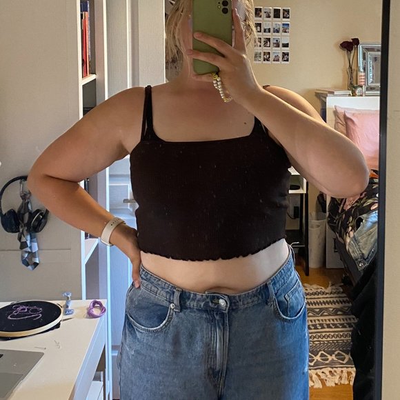 Cropped Ribbed Tank - Picture 2 of 2